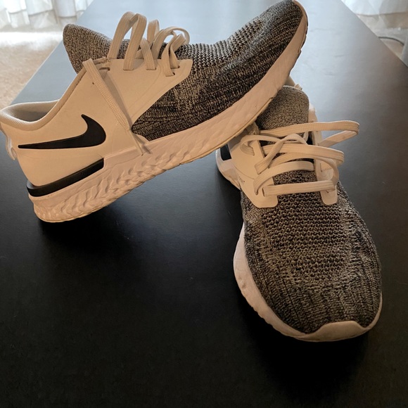 Nike Shoes - Nike Odyssey Flyknit React